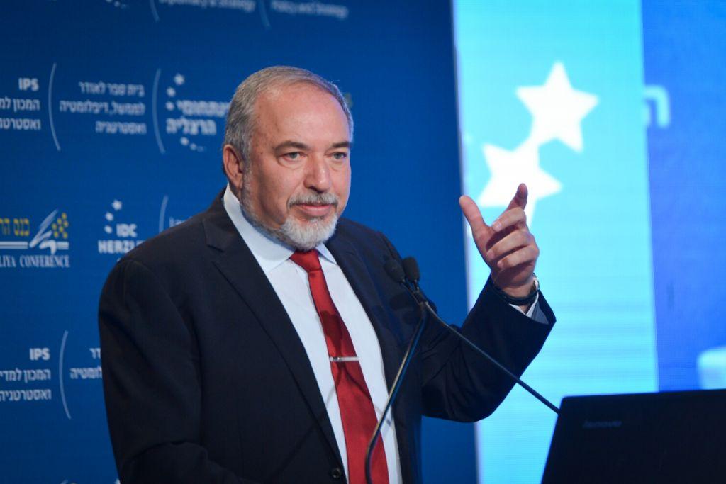 Kapitulacija pred terorom: Ministar Liberman podnio ostavku
