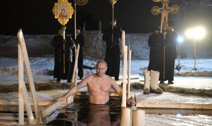 Putin se okupao u ledenom jezeru na minus 6 stepeni