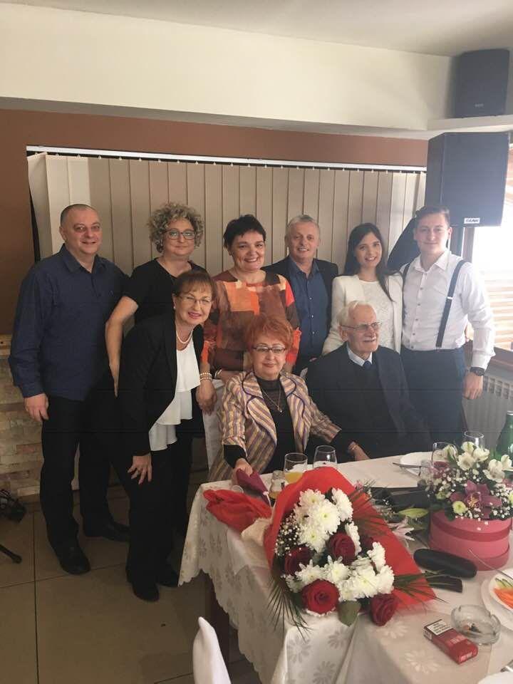 Godišnjicu proslavili u krugu najbližih članova porodice i prijatelja - Avaz