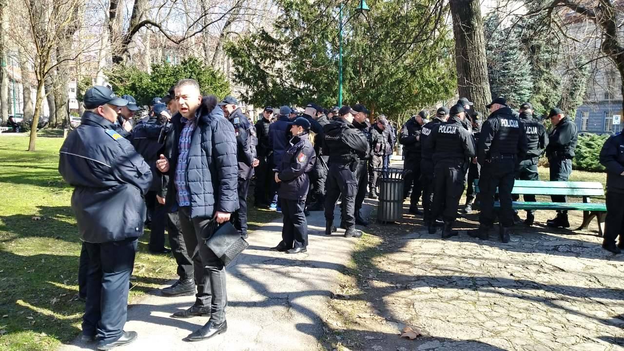 Policajci ne daju komesara Halilovića: Niti smo naoružani niti prijetimo, ovo je bunt poštenog čovjeka