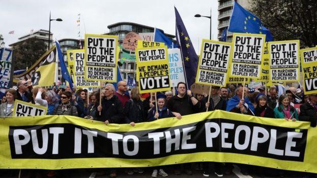 Desetine hiljada ljudi marširaju na ulicama Londona: Nećemo Brexit
