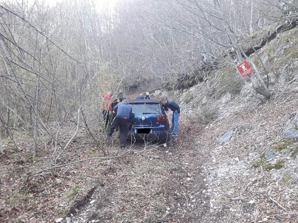 Na vrhu Plješevice pronađen automobil ukraden prije desetak dana u Velikoj Kladuši