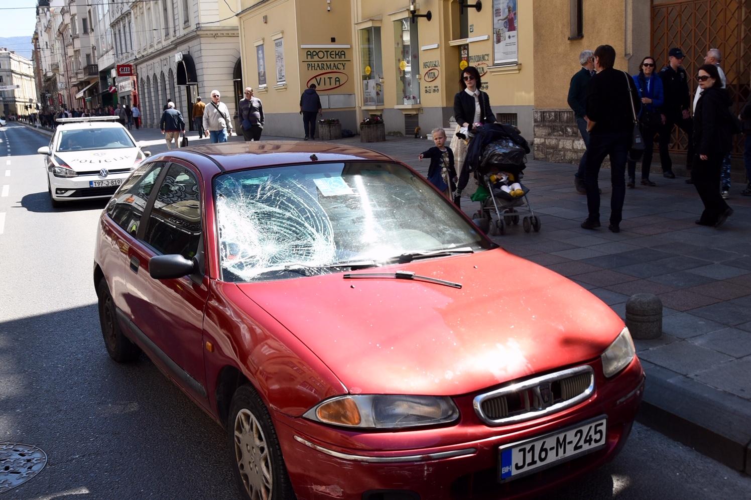 Automobilom udario pješaka u Titovoj ulici