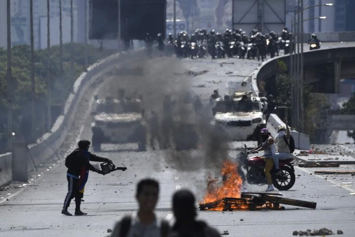 Haos u Venecueli: Povrijeđeno 50-ak osoba, Gvajdo napustio Karakas, CNN blokiran u zemlji
