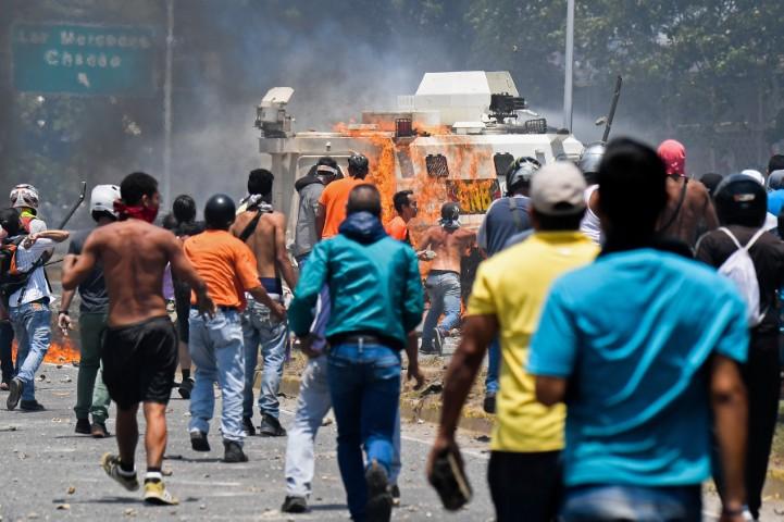 Haotično stanje na ulicama Karakasa - Avaz
