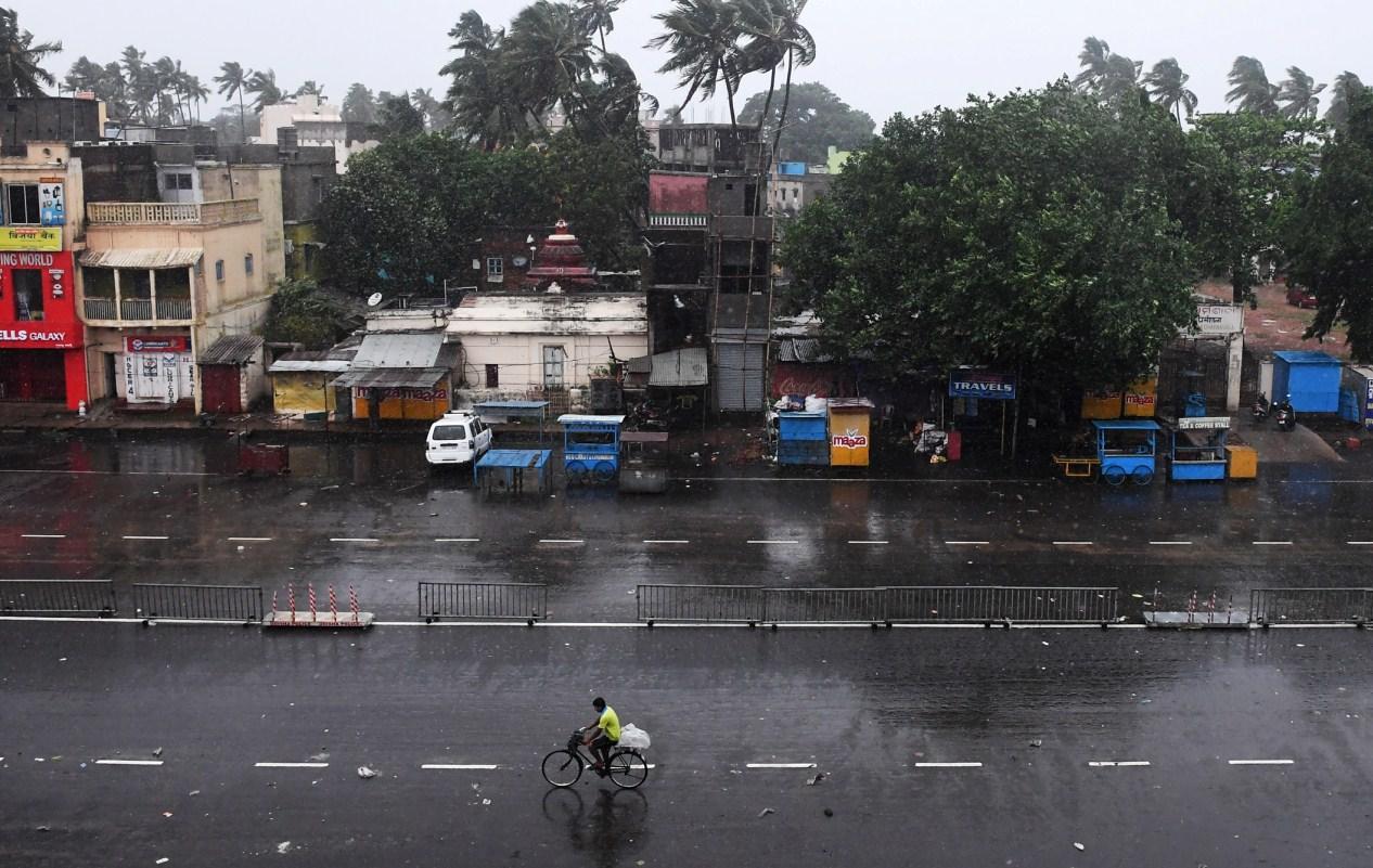 Indiju pogodila najgora oluja u posljednjih 20 godina