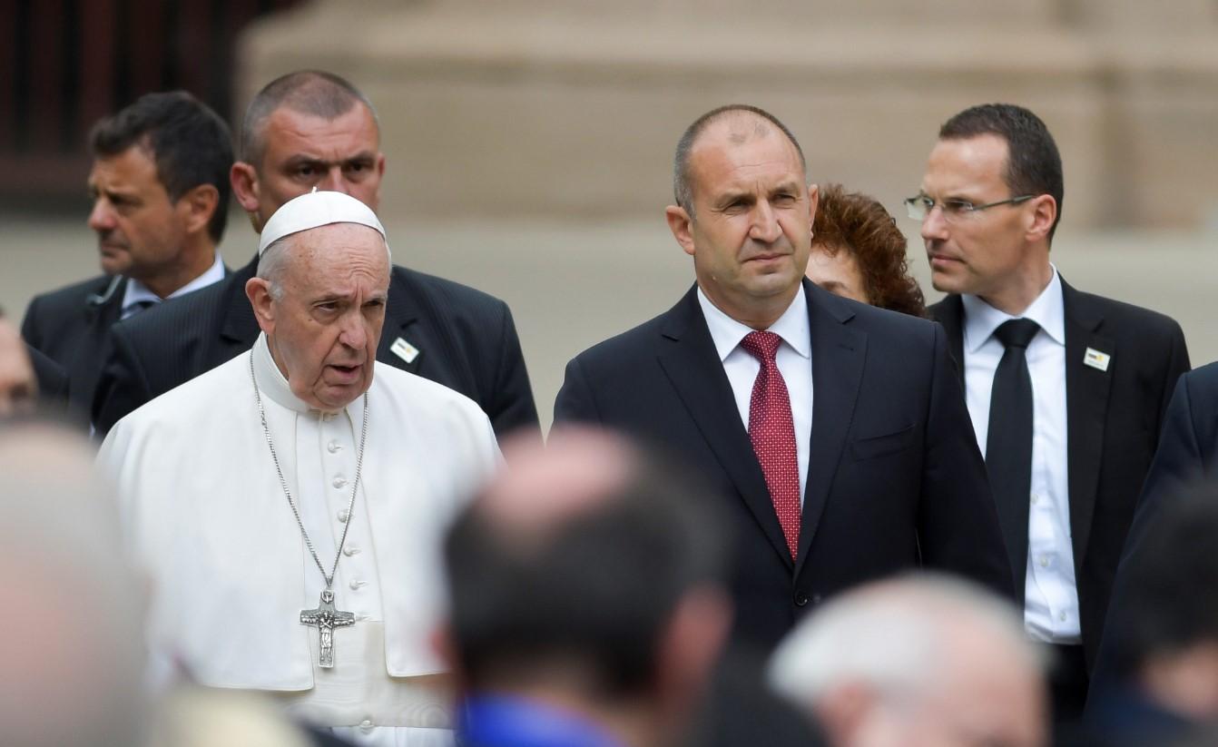 Papa Franjo doputovao u Bugarsku