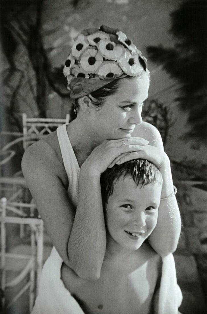 Grejs Keli (Grace Kelly) sa sinom Albertom na plivanju - Avaz