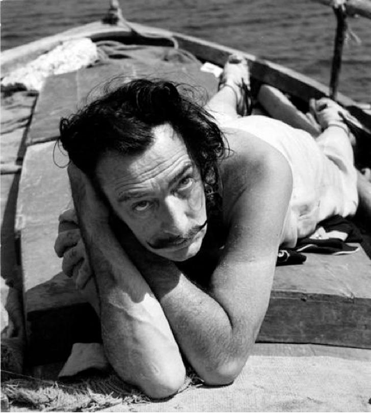 Salvador Dali se sunča na brodu (1953. godina) - Avaz