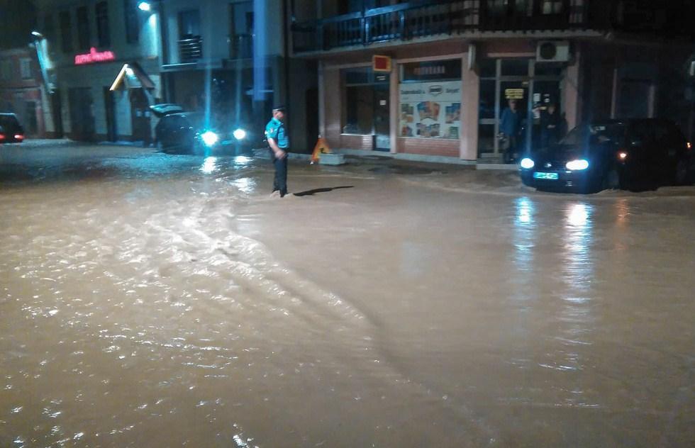 Haos u Bosanskoj Kostajnici: Bujične vode potopile grad