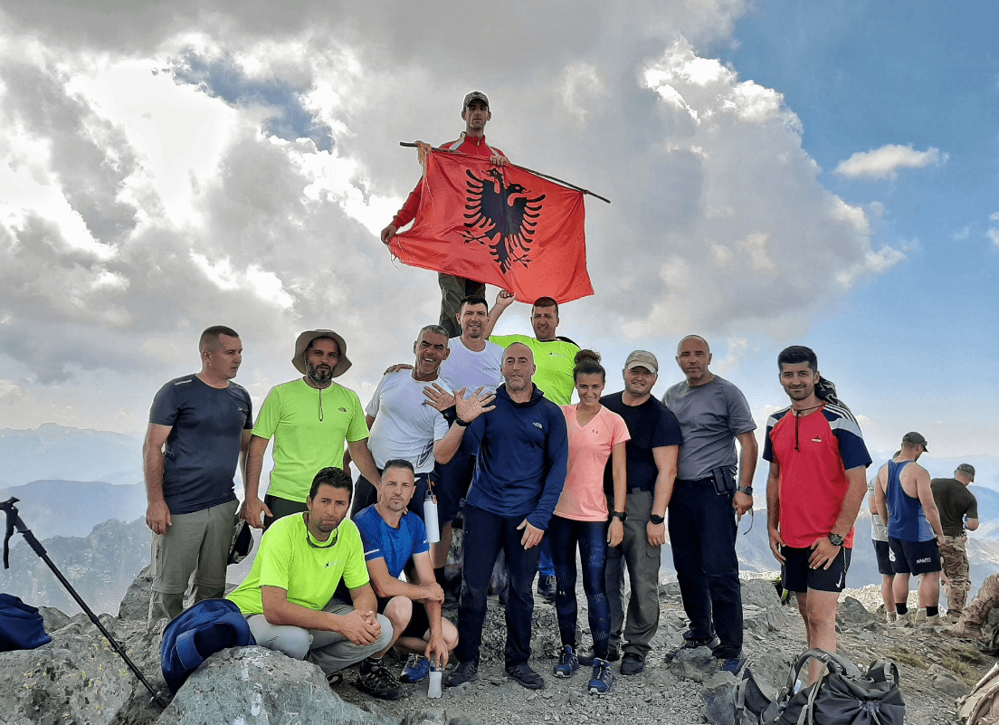 Impozantni prizori: Haradinaj prehodao 80 kilometara i popeo se na sedmi najveći vrh Balkana