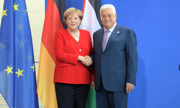 Sastali se Merkel i Abas: Pregovore voditi pod međunarodnim kišobranom