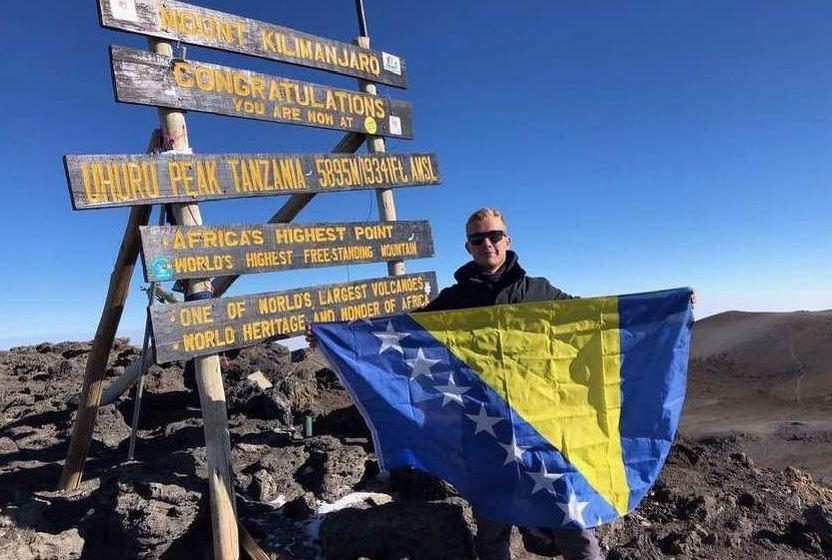 Kad sam se slikao na Kilimandžaru sa zastavom BiH, mislio sam na dede i nane iz Sarajeva