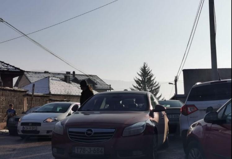 Saobraćajni kolaps u naselju Sedrenik zbog dženaze
