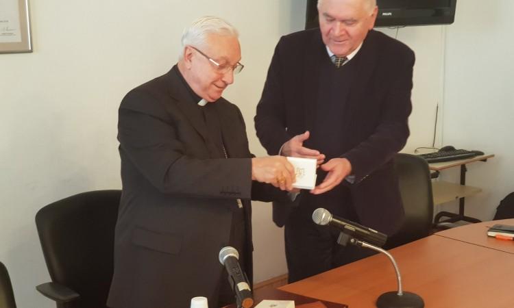 Apostolski nuncij Pecuto uručio medalju Vatikana Adilu Kulenoviću