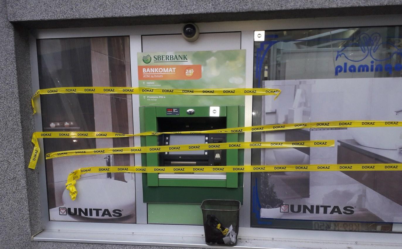 Čeka se prava informacija: Bankomat opasan žutom trakom