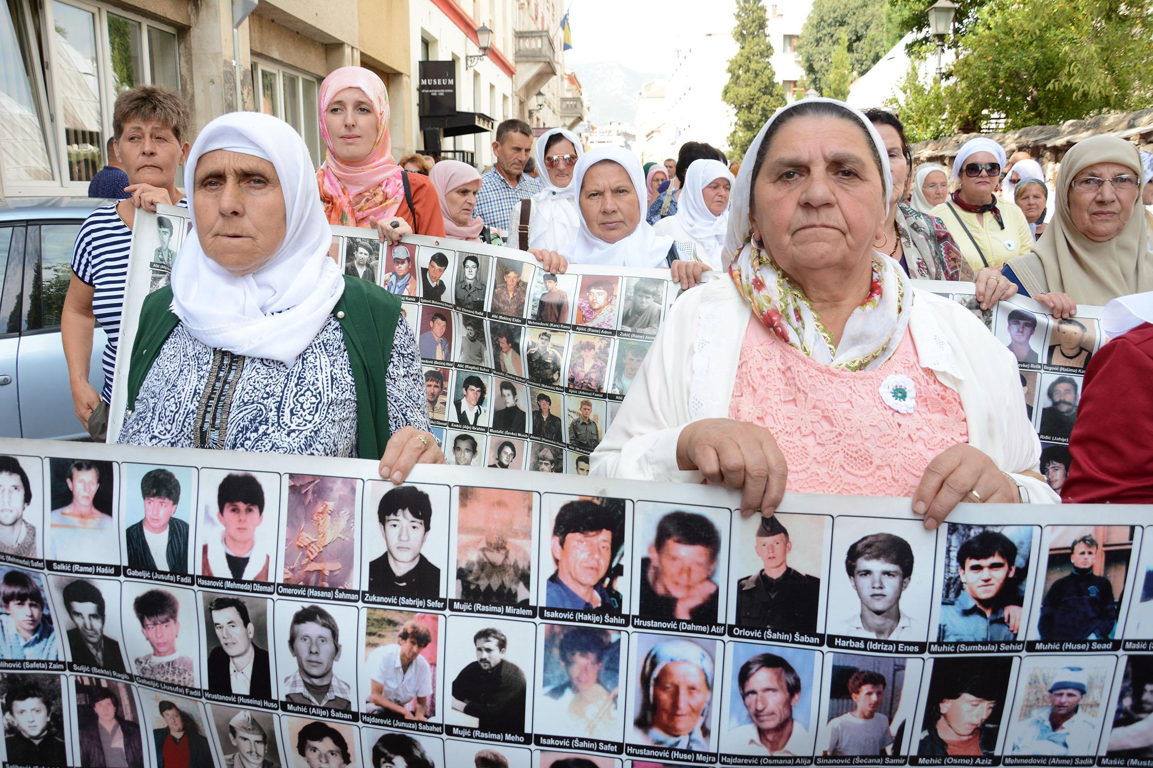 Pružimo ruke, pošaljimo poruku, pomozimo majkama Srebrenice