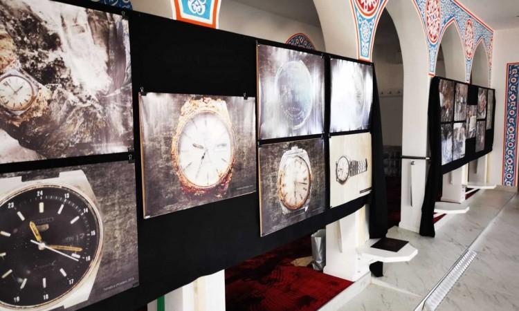 Autor izložbe pod nazivom "Kad je vrijeme stalo" je Mujo Begić - Avaz