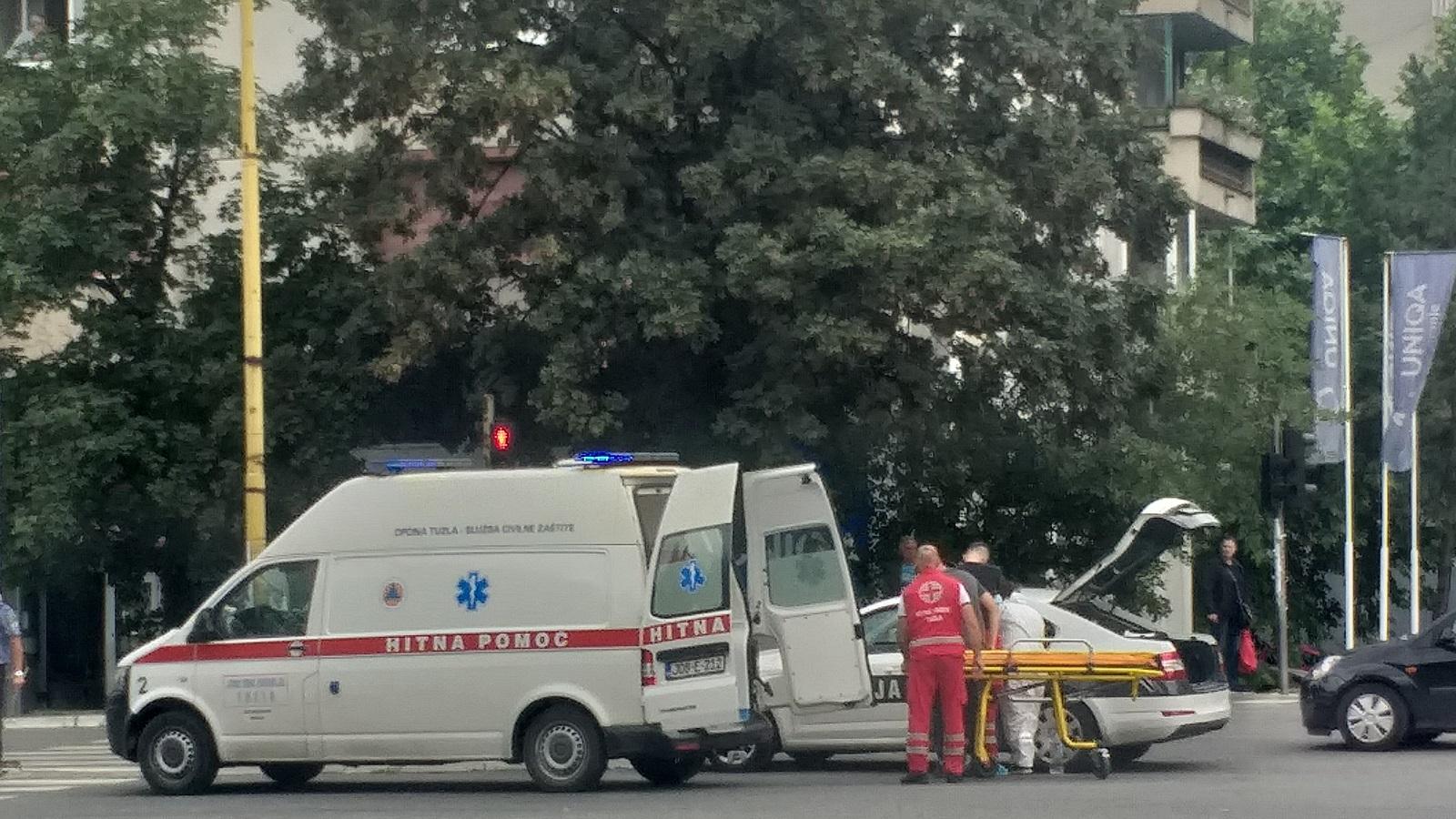 Hitna pomoć i policija na mjestu nesreće - Avaz