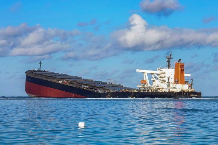 Loše vrijeme odgađa uklanjanje olupine japanskog tankera kod Mauricijusa