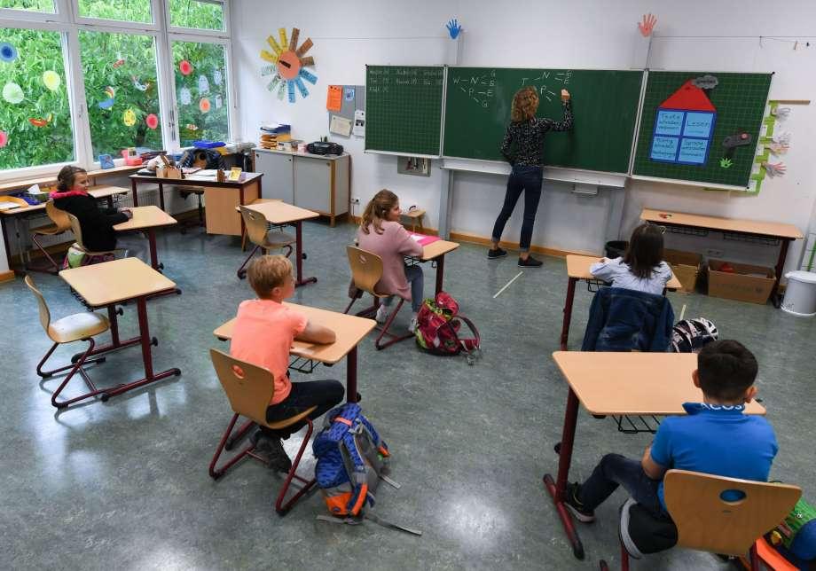 Bojan Domić: Nastava u SBK počinje 7. septembra, učenici će sjediti po jedno u klupi