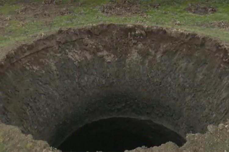 Eksplozija u Sibiru napravila rupu duboku 50 metara, mještani u šoku