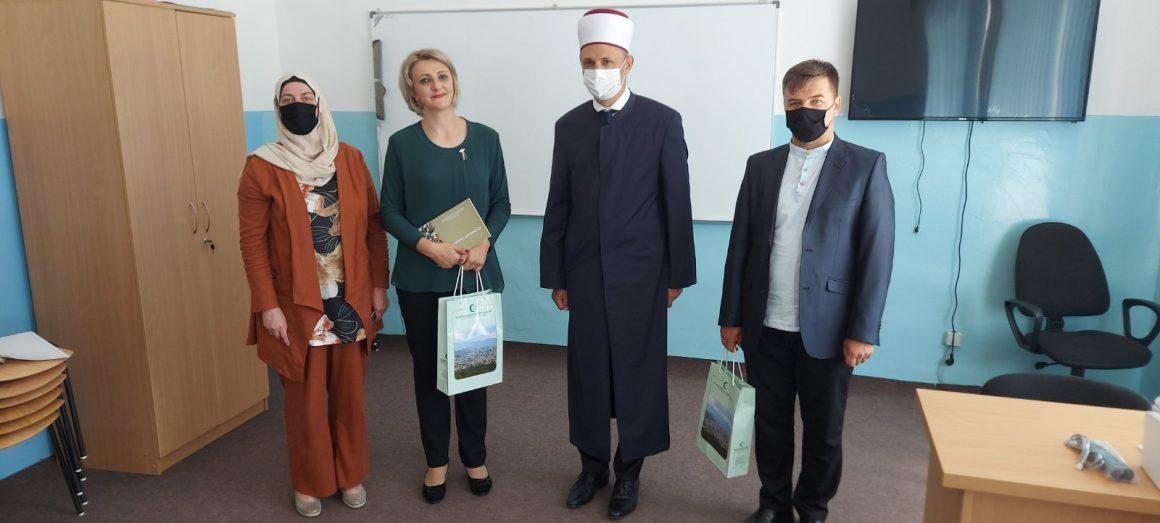 Delegacija Medžlisa Islamske zajednice Sarajevo osnovcima iz Prače uručila školski pribor