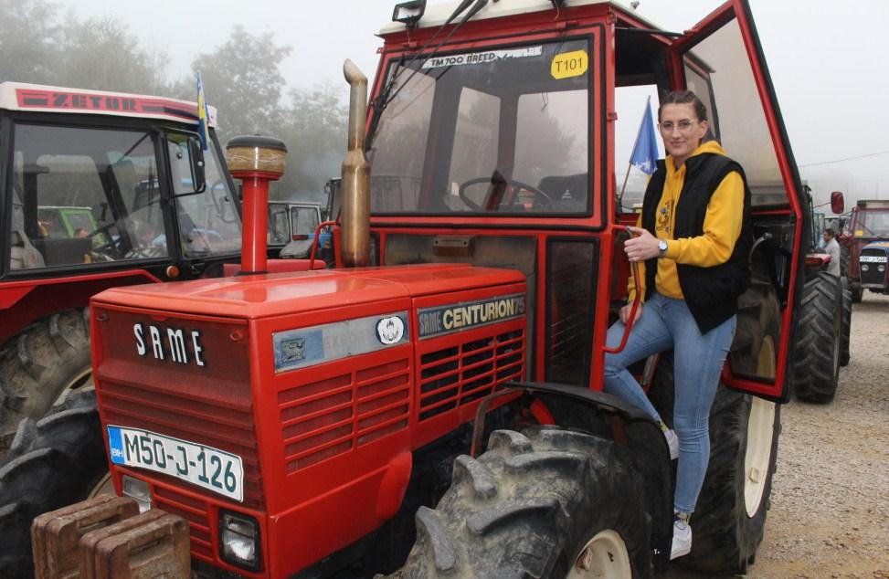 Studentica Enida Halilović, jedina žena traktorista - Avaz