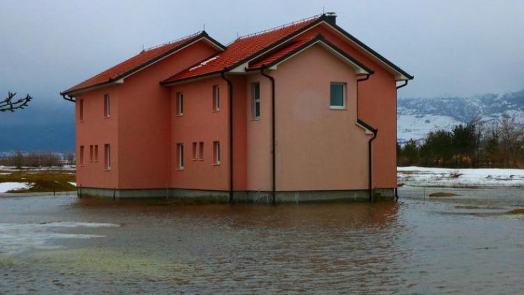 Poplave u Livanjskom kantonu, voda ušla u kuće