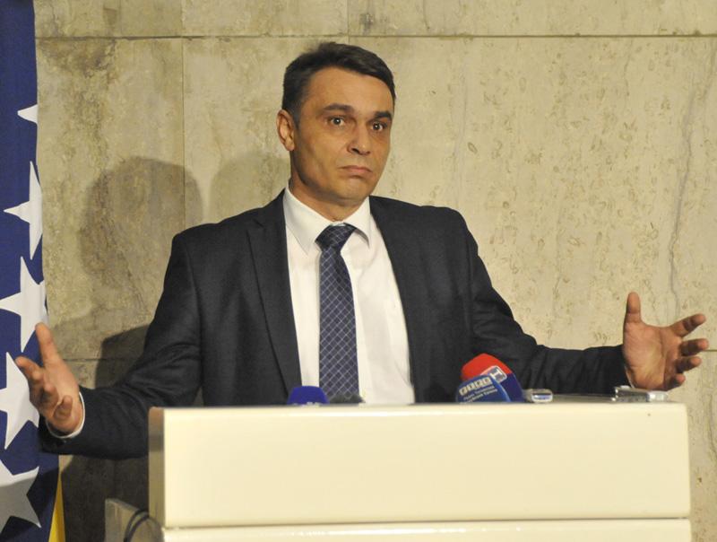 Ahmetović pisao Nikšiću: Smišljena je laž da sam iz SDA isključen zbog nekakvih malverzacija