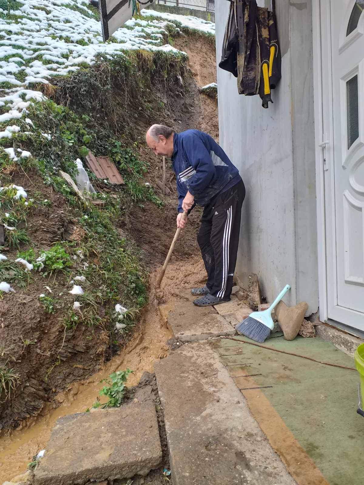 Obarčanin: Cilj je da spriječimo da blato uđe u kuću - Avaz