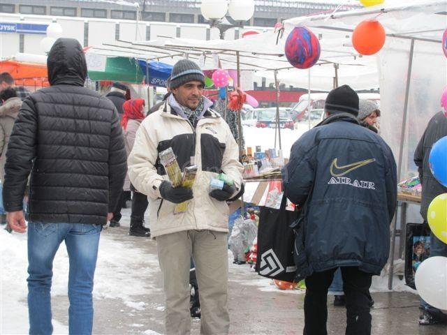 Nedozvoljena prodaja petardi na ulicama - Avaz
