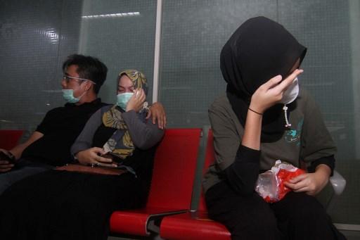 Srceparajući prizori s aerodroma u Džakarti: Porodice putnika u očaju čekaju informacije o sudbini svojih najmilijih