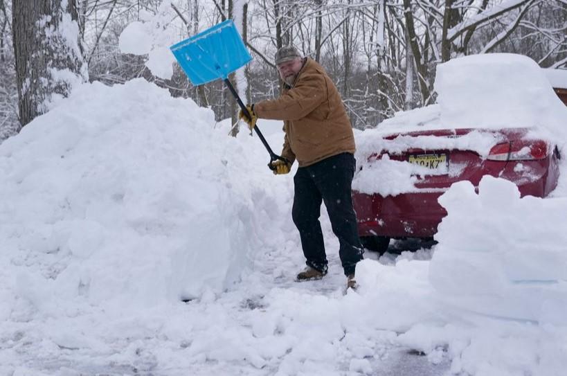 U Nju Džersiju palo skoro metar snijega, mećava u SAD oborila rekord star 122 godine