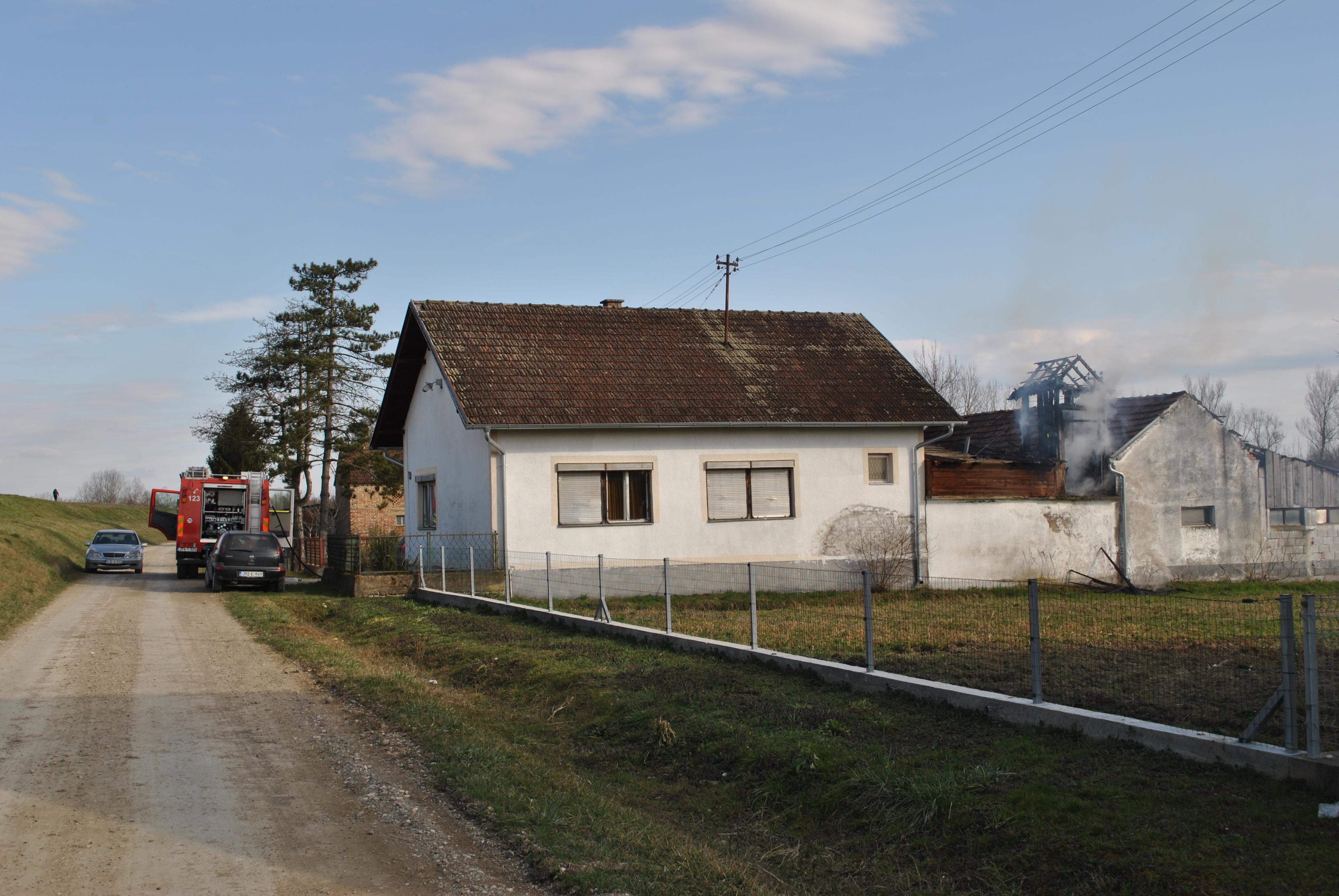 Požar prijetio kući i pomoćnim objektima - Avaz