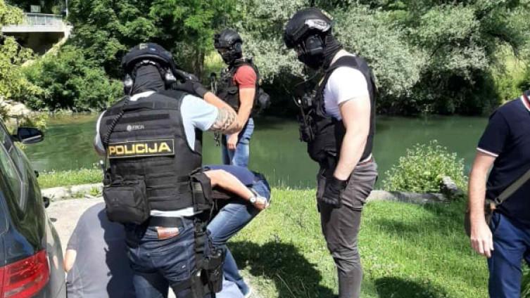 U toku akcija "Bure" u Bihaću i Livnu: Uhapšeno pet osoba, oduzeta velika količina droge i 100.000 KM