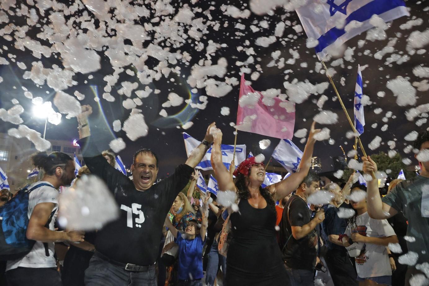 Izrael dobio novu vladu, slavlje na ulicama: Netanjahu nakon 12 godine ide u opoziciju