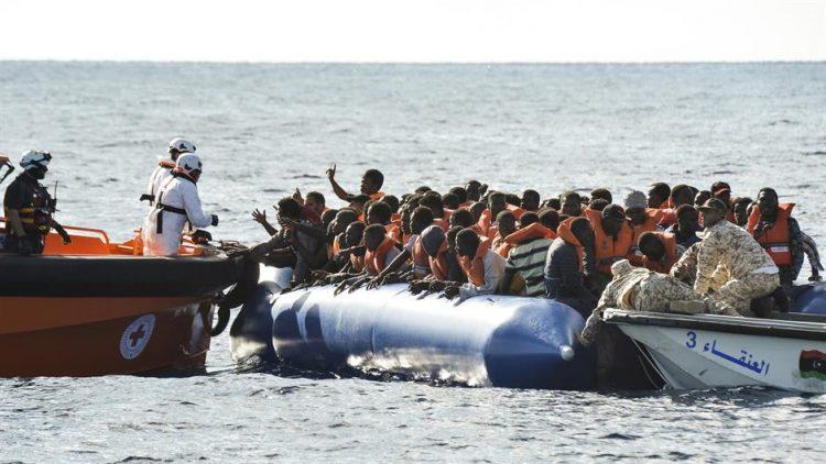 Poginuo 21 migrant u potonuću čamca