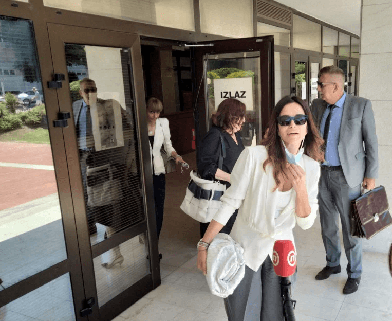 Severina nakon dvosatnog ročišta, na izlazu iz zgrade suda u obraćanju novinarima - Avaz
