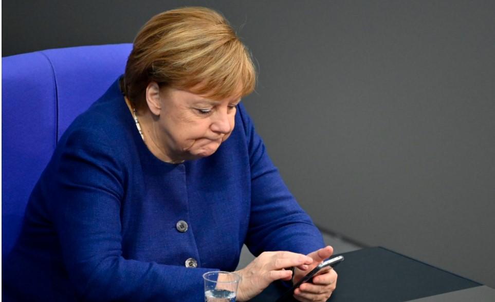 Ko je zvao Angelu Merkel na mobilni dok je bila na sastanku sa Vladimirom Putinom