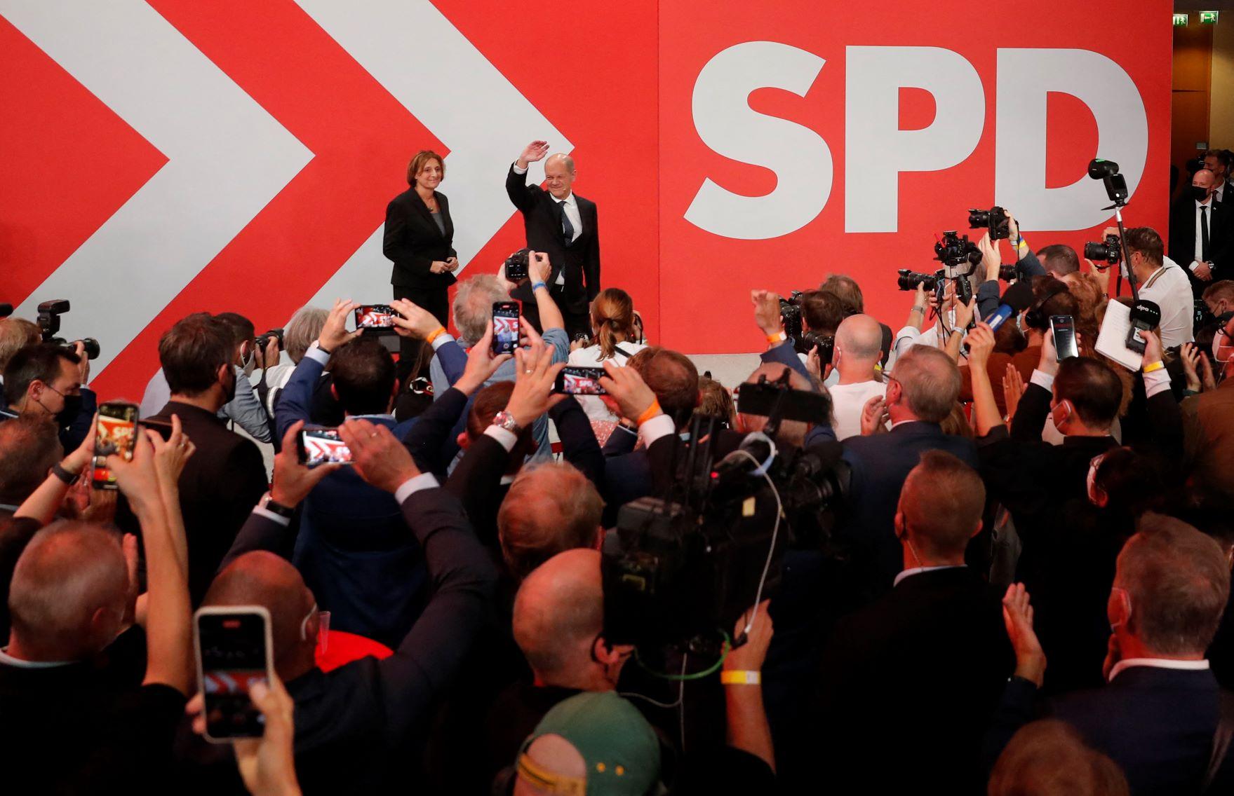 Raste prednost SPD-a, Zeleni padaju: Počeo "okrugli stol slonova"
