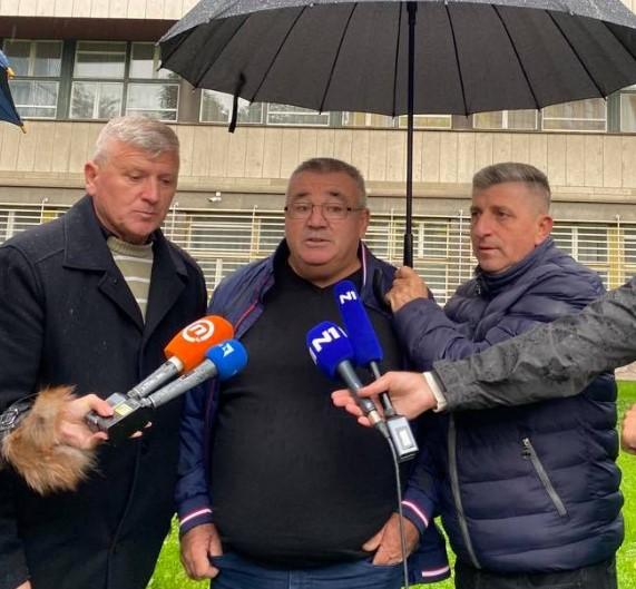 Muriz Memić s roditeljima stradalih Edite i Selme: U ovoj boli smo zajedno