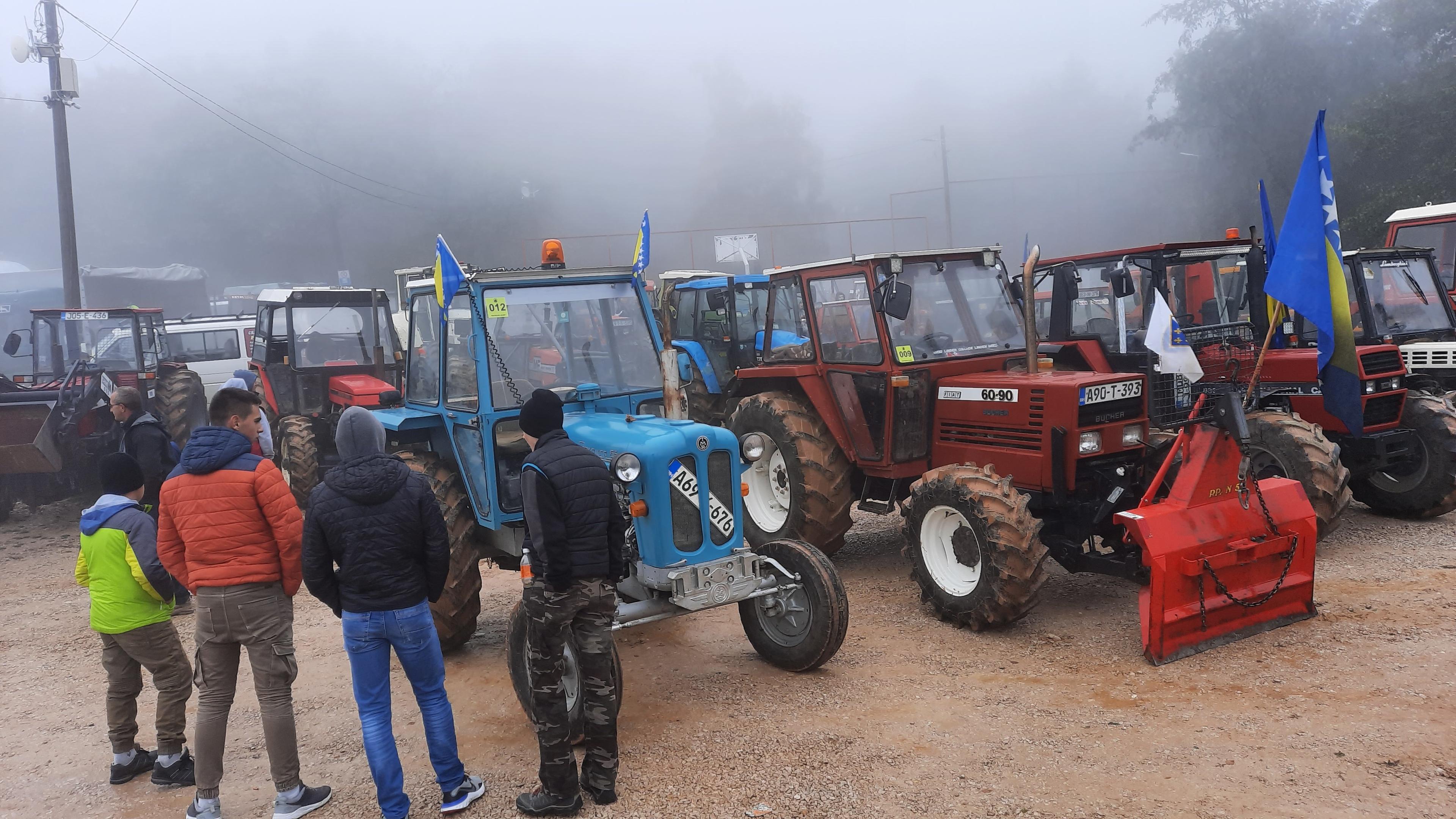 U defileu od Gračanice do izetišta Vis stiglo preko 100 traktora - Avaz
