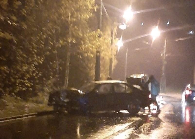 Nesreća u Hotonju: Automobil izletio s puta, povrijeđen vozač