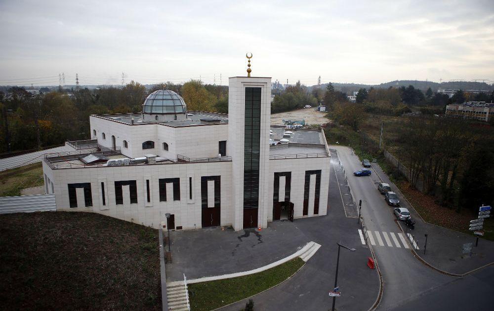 Francuska: Na zidovima tri džamije ispisani krstovi i antiislamske poruke