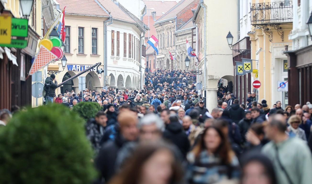 Vukovar obilježava 30. godišnjicu stradanja: Veliki broj ljudi u Koloni sjećanja