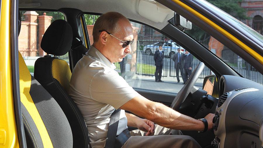 Putin otkrio da je vozio taksi kako bi preživio nakon raspada SSSR-a