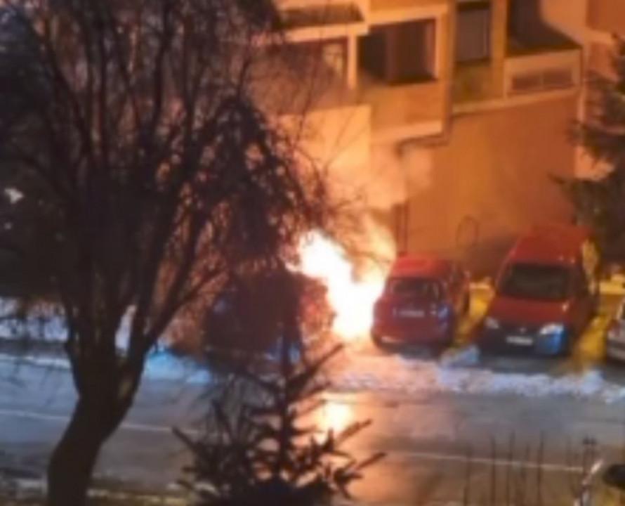 Jutros zapaljen automobil u ulici Vrbanjuša
