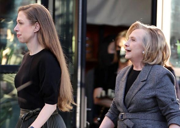 Klinton stigla u društvu kćerke Čelzi - Avaz
