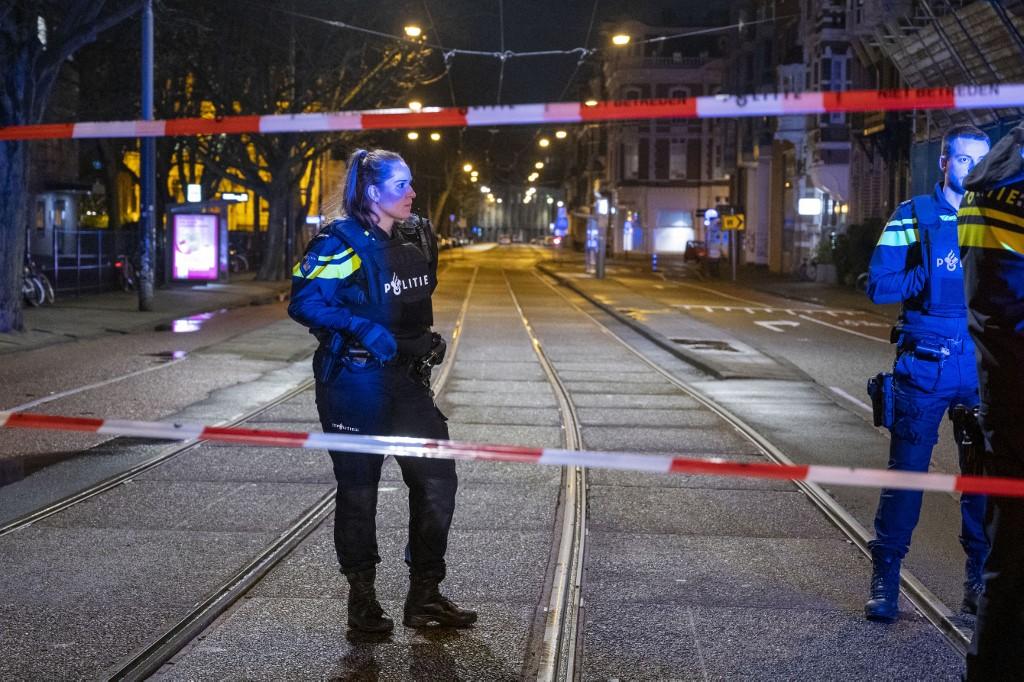 Okončana drama u Amsterdamu: Policija udarila osumnjičenog automobilom i riješila talačku krizu